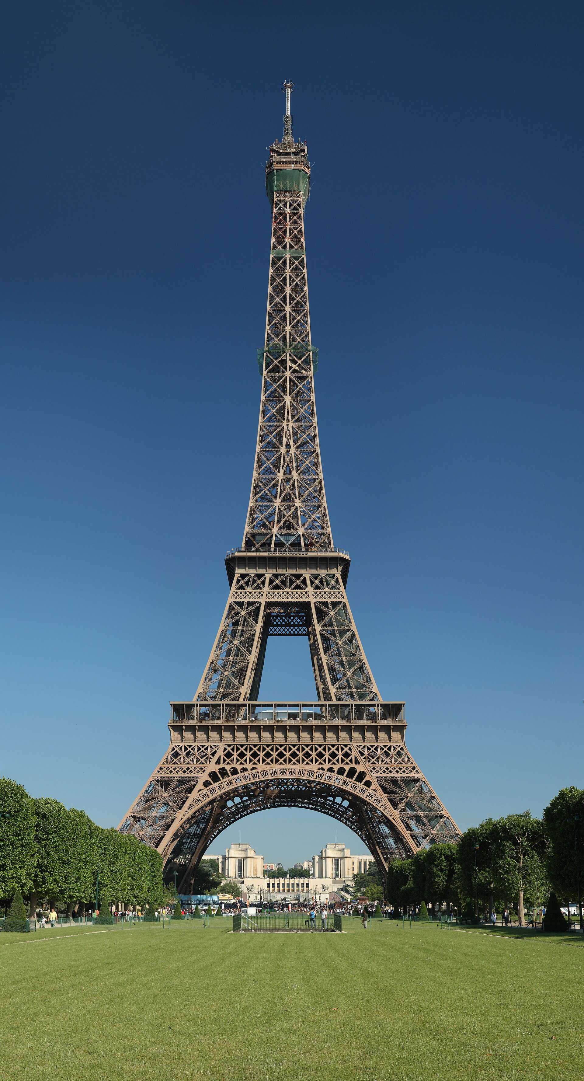 Torre Eiffel em Paris vista de perto
