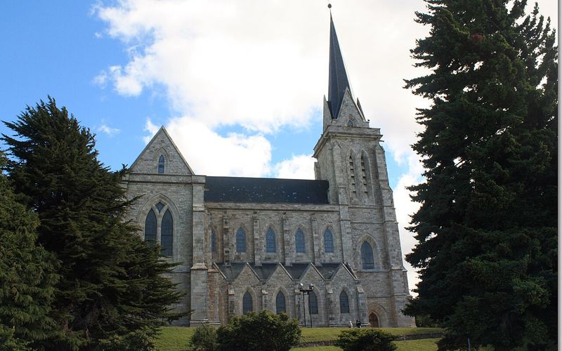 Catedral de Bariloche com o Lago Nahuel Huapi