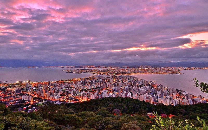Pôr do sol sobre Florianópolis visto do Morro da Cruz