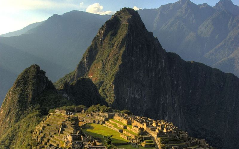 Cidadela inca de Machu Picchu com a montanha Huayna Picchu