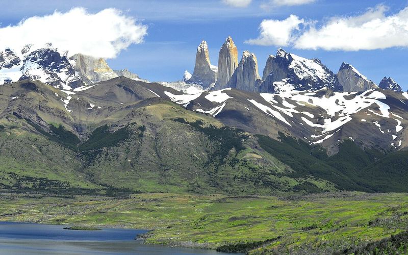 Montanhas de Torres del Paine com neve na Patagônia chilena